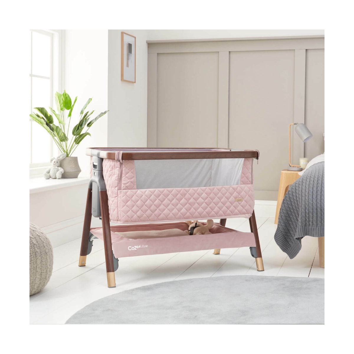 Tutti Bambini CoZee Luxe Bedside CribWalnut/Blush Everything Baby
